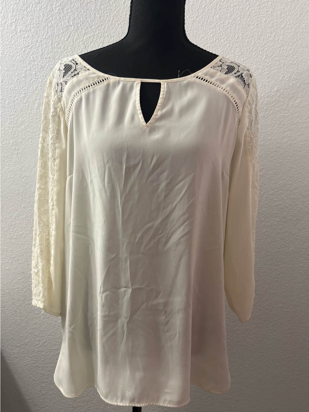 Express Cream Lace Sleeve Keyhole Blouse